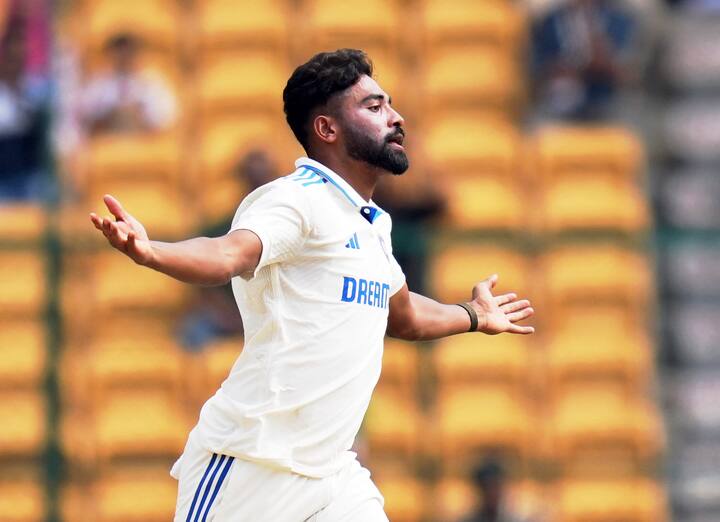 मीडिया रिपोर्ट्स के मुताबिक, 2024 में सिराज की कुल नेटवर्थ करीब 7 मिलियन डॉलर यानी लगभग 57 करोड़ रुपये है.