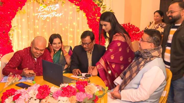 ১২ বছর ধরে একসঙ্গে পথচলা। অনেক চড়াই-উতরাই একসঙ্গে পার করেছেন দুজনে।