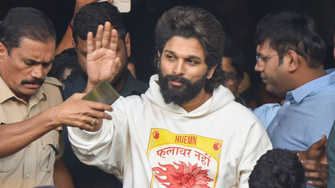 allu arjun released from jail did police enter bedroom and misbehaving Hyderabad police clarificationon pushpa 2star allegations क्या अल्लू अर्जुन के साथ पुलिस ने की थी बदतमीजी? उनके बेडरूम में घुसी थी या नहीं, अब प्रशासन ने दी सफाई