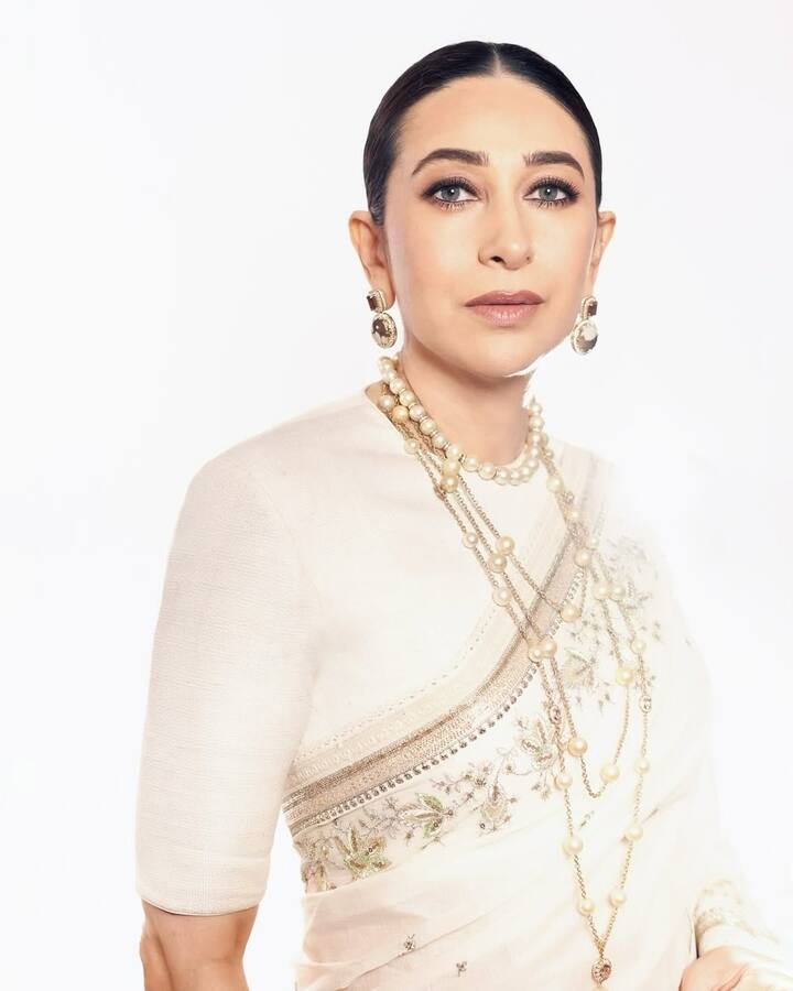 Let us know what do you think of Karisma Kapoor's latest look. ( All Pics Credit: Instagram/@therealkarismakapoor)