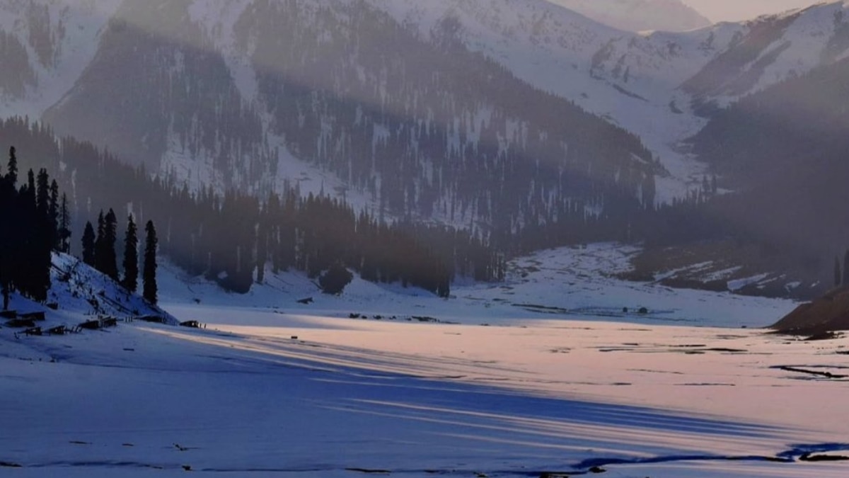 From Gulmarg To Baramulla: 5 Places In Kashmir To Experience Snowfall