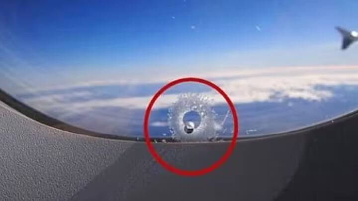 દેશમાં દરરોજ લગભગ 2.25 લાખ લોકો ફ્લાઇટ દ્વારા મુસાફરી કરે છે. અને આ આંકડો મહિને મહિને વધી રહ્યો છે. ભારતમાં દરરોજ લગભગ 2,978 ડૉમેસ્ટિક ફ્લાઈટ્સ ઓપરેટ થાય છે.