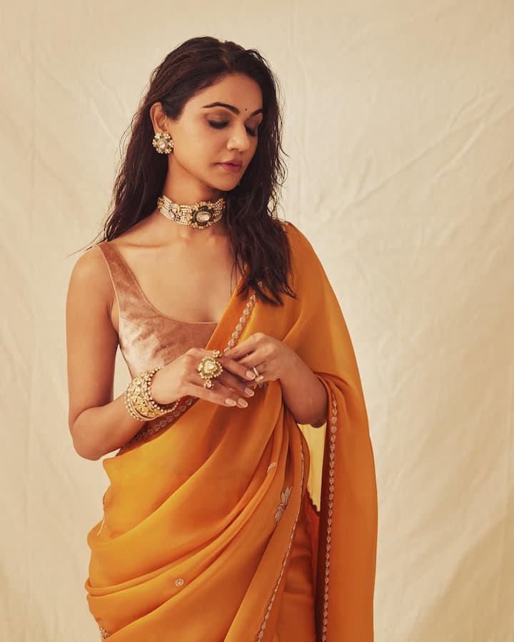 अभिनेता अल्लू अर्जुनचा पुष्पा-2 हा चित्रपट सध्या सगळीकडे चर्चेत आहे. या चित्रपटाने कमाईचे सर्व रेकॉर्ड्स मोडले आहेत.