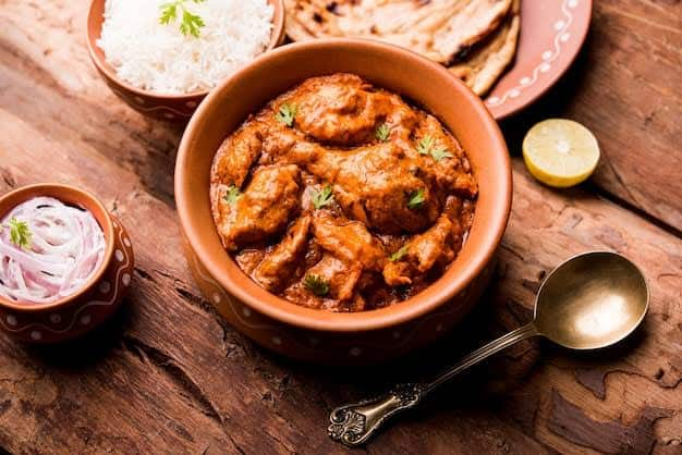 This Indian dish is eaten with gusto all over the world. Butter chicken made from roasted meat, spices, cream, tomatoes and butter has been ranked 29th in the list of 100 best foods of the world.