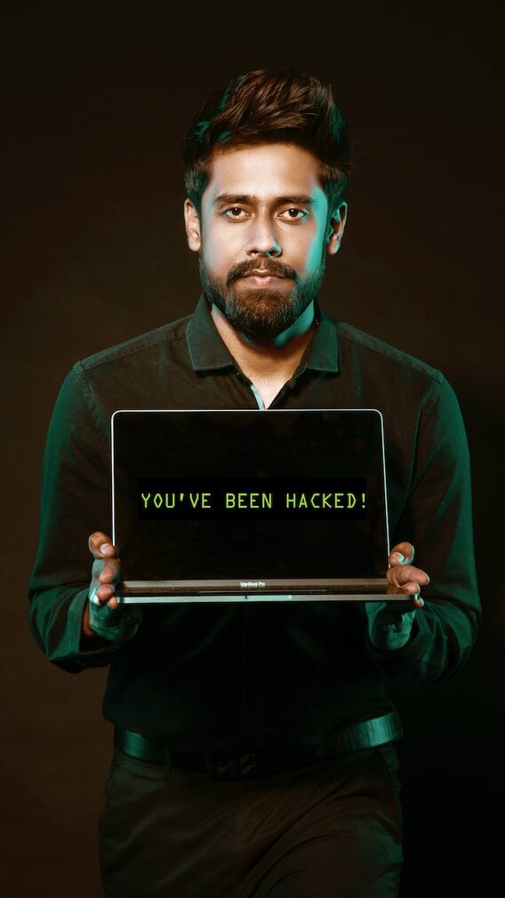 మీ ల్యాప్‌టాప్‌లో ఇలా జరుగుతుందా? - అయితే హ్యాక్ అయినట్లే!