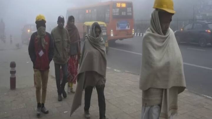 At some places in Punjab and Haryana, the temperature remained below five degrees on Friday. The minimum temperature in Amritsar, Pathankot, Jalandhar, Bathinda, Narnaul and Hisar was 5 degrees. Till 15th December, the havoc of cold wave is seen here also.