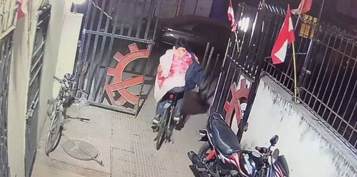 करीरोड परिसरात सीसीटीव्ही बंद असल्याने तपासात अडचणी येत असल्याचं माहिती समोर आली आहे.