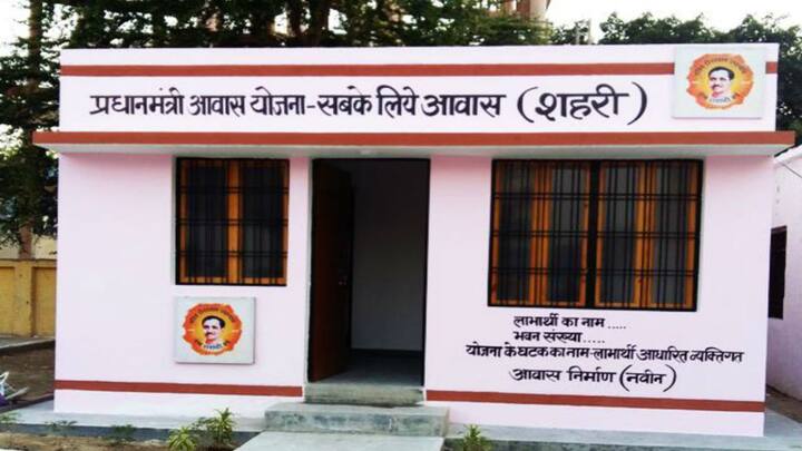 ऐसे लोगों को पक्का कर दिलाने में भारत सरकार मदद करती है. सरकार ने साल 2017 में इसके लिए प्रधानमंत्री आवास योजना शुरू की है. जिसके तहत भारत सरकार जरूरतमंदों को पक्का घर दिलाने में मदद करती है.