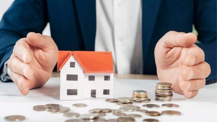 রিজার্ভ ব্যাঙ্কের নিয়ম অনুসারে প্রথম ৩টি মাসিক কিস্তি না দিলে ব্যাঙ্কের পক্ষ থেকে আপনাকে নোটিশ পাঠানো হবে, তারপর আরও ২ মাস সময় মিলবে এবং তারপরেও বকেয়া শোধ না করলে বাড়ির নিলাম আয়োজন করবে ব্যাঙ্ক।