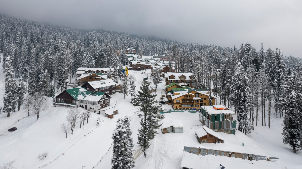 From Gulmarg To Baramulla: 5 Places In Kashmir To Experience Snowfall