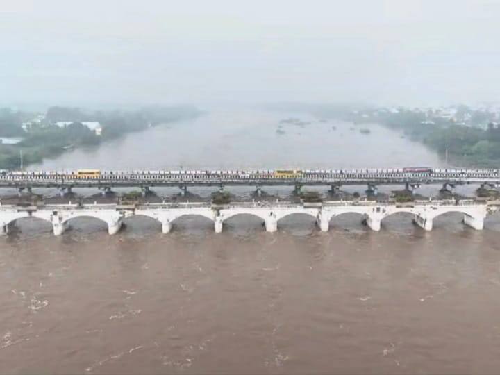 Amaravathi River Flood drone visuals karur collector inspection check dam Amaravathi Flood : அமராவதி ஆற்றில் கரைபுரண்டு ஓடும் வெள்ளம்! கழுகு பார்வை காட்சி.
