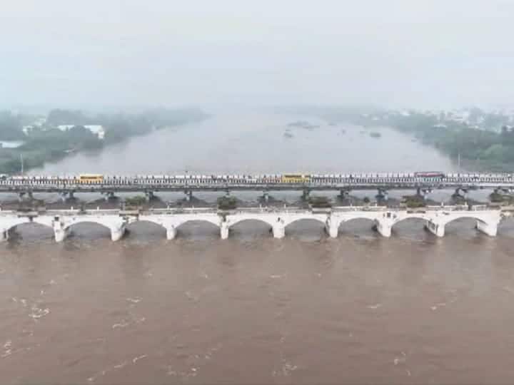 Amaravathi Flood : அமராவதி ஆற்றில் கரைபுரண்டு ஓடும் வெள்ளம்! கழுகு பார்வை காட்சி.