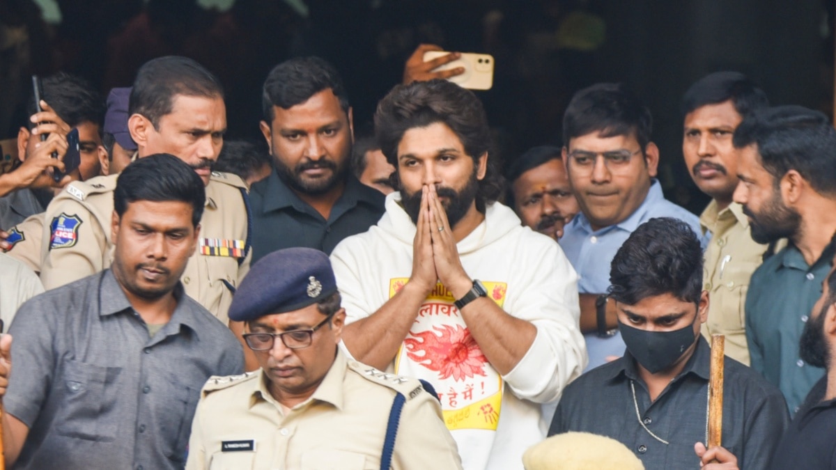 Allu Arjun: புஷ்பா -2 பிரீமியர் காட்சியின் போது கூட்ட நெரிசரில் சிக்கி உயிரிழந்த ரேவதி குடும்பத்திற்கு 2 கோடி நிதியுதவி!