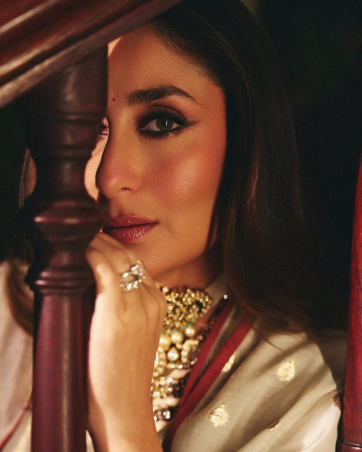 The kurta set was complemented with an ivory silk crushed pyjama, adding to the overall elegance of her ensemble.