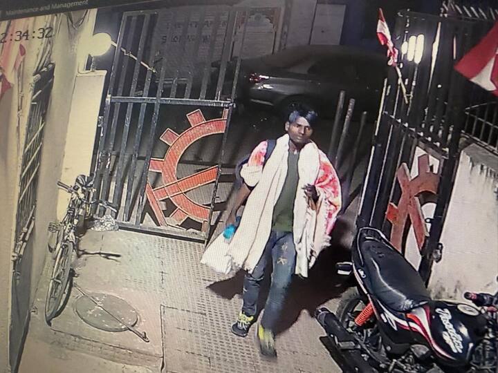 रात्री उशिरा एका इमारतीच्या तिसऱ्या मजल्यावरून महागडी सायकल चोरीला गेल्याचं उघड झालं आहे.