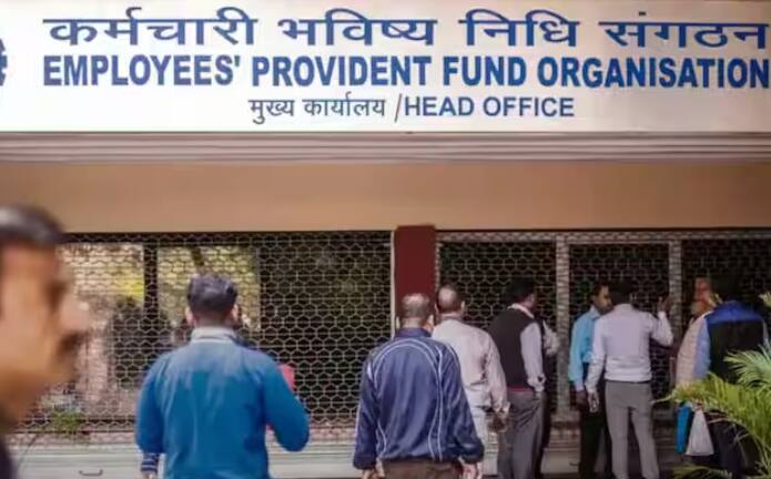 PF ਖਾਤੇ ਕਰਮਚਾਰੀ ਭਵਿੱਖ ਨਿਧੀ ਸੰਗਠਨ (EPFO) ਦੁਆਰਾ ਸੰਚਾਲਿਤ ਕੀਤੇ ਜਾਂਦੇ ਹਨ। ਇਸਦੇ ਲਈ, ਸਾਰੇ ਪੀਐਫ ਖਾਤਾ ਧਾਰਕਾਂ ਨੂੰ ਇੱਕ UAN ਨੰਬਰ ਜਾਰੀ ਕੀਤਾ ਜਾਂਦਾ ਹੈ। ਜਿਸ ਦੀ ਵਰਤੋਂ ਕਰਕੇ ਪੀਐਫ ਖਾਤੇ ਨੂੰ ਐਕਸੈਸ ਕੀਤਾ ਜਾਂਦਾ ਹੈ।