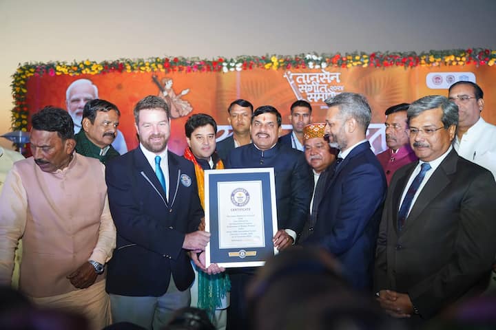 Union Minister Jyotiraditya Scindia, Assembly Speaker Narendra Singh Tomar, Dr Mohan Yadav government minister Tulsi Silavat, Dharmendra Lodhi, Gwalior MP Bharat Singh Kushwaha and many other MLAs and politicians participated in the event.