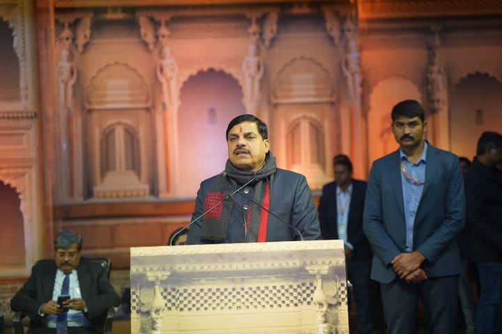 The names of the artists have been registered in the Guinness Book of World Records. Chief Minister Dr. Mohan Yadav was the special guest of the function.