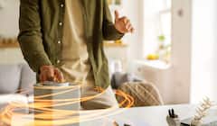 શું તમને શિયાળામાં કોઈ વ્યક્તિ કે વસ્તુને સ્પર્શ કરવાથી ઈલેક્ટ્રીક શોક લાગે છે? જાણો તેની પાછળનું કારણ