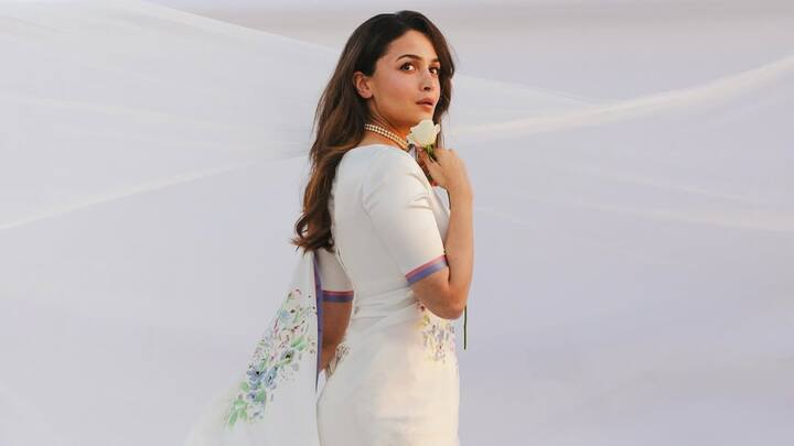 Alia Bhatt turned up in a stunning white saree with pale lavender and pink borders for her drape specifications, with its delicate floral prints. The vintage-inspired charm was enhanced by an accompanying pearl choker perfectly complements the classic look. (Image source: Instagram/ aliaabhatt)