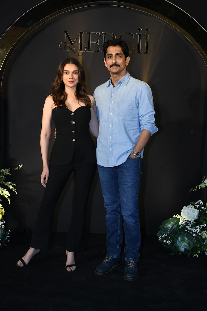 अदिति राव हैदरी अपने पति सिद्धार्थ के साथ निर्वाण के बर्थडे में शामिल हुईं. ब्लैक आउटफिट में वे बेहद प्यारी दिख रही थीं.