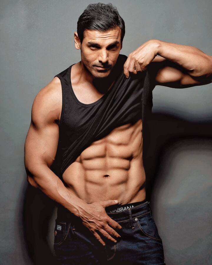 When Jism was released, John became an overnight star. After this he appeared in many superhit films.