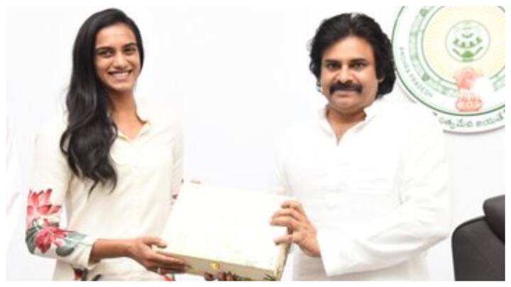 Sindhu Invited Pawan Kalyan: ఏపీ డిప్యూటీ సీఎం పవన్ కల్యాణ్‌ను తన వివాహానికి రావాలని బ్యాడ్మింటన్ స్టార్ సింధు ఆహ్వినించారు.