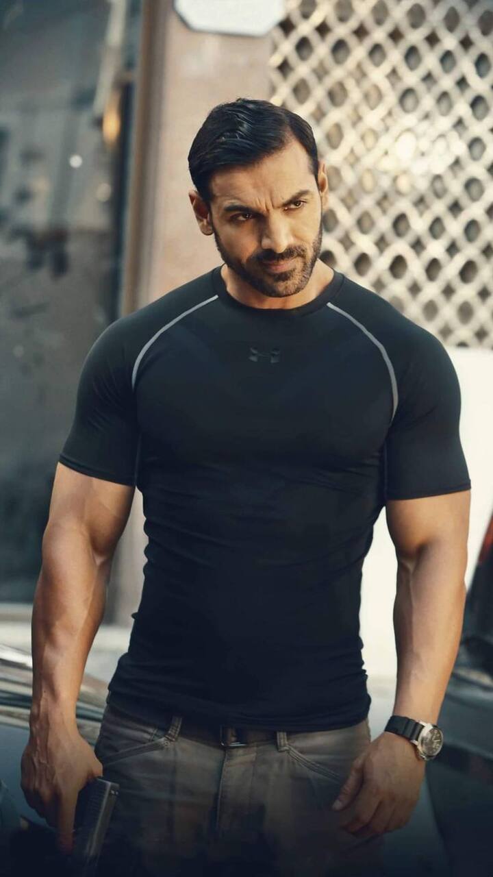 The actor said, 'I told Karan that please don't feel bad, but I don't want to do this role.' Actually, at that time the actor was busy shooting for 'Jism'.