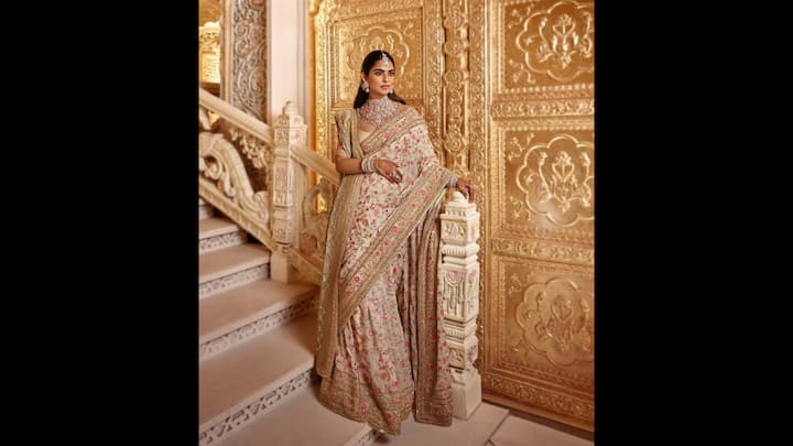 4. Regal Opulence: Isha Ambani shines in an opulent ensemble with detailed embroidery. She has worn a huge statement neckpiece that enhances her royal persona. She has gracefully merged tradition with luxury. (Image Source: Instagram/@manishmalhotra05)