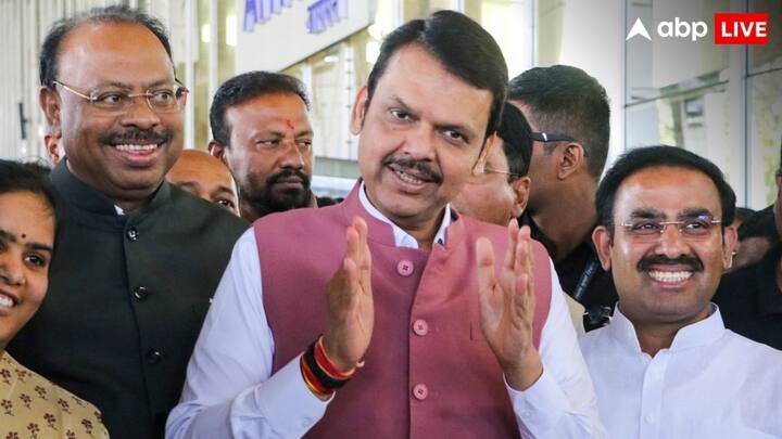 रविवार (15 दिसंबर, 2024) को नागपुर में मंत्रिमंडल विस्तार हुआ, लेकिन उसके कुछ देर पहले उपमुख्यमंत्री अजित पवार ने कार्यकर्ताओं के साथ बैठक की और कहा कि कार्यकाल ढाई साल का होगा तो वहीं अन्य ढाई साल दूसरों को भी मौका दिया जाएगा.