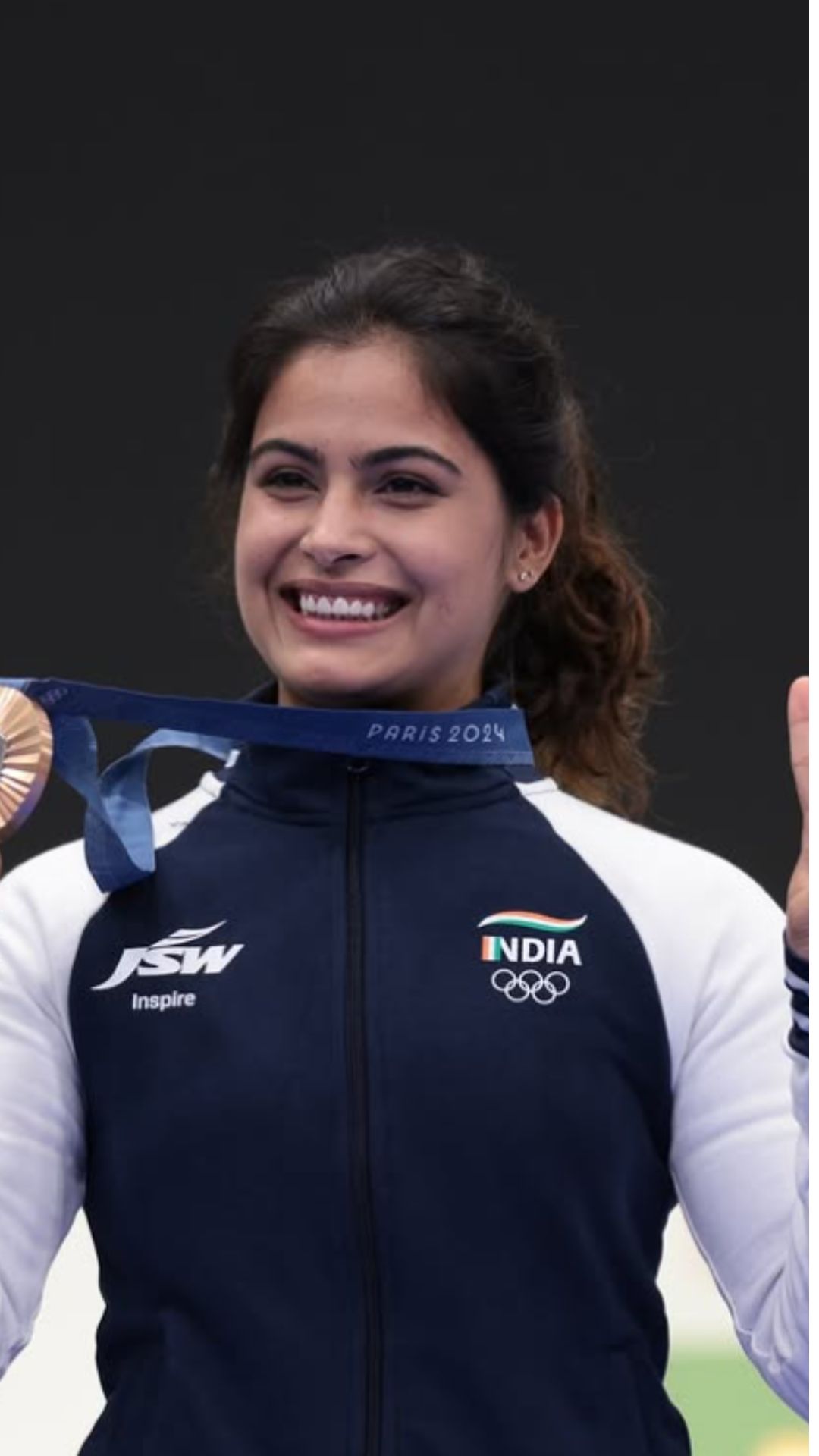 துப்பாக்கி சுடும் போட்டியில் பதக்கம் வெல்லும் முதல் இந்திய பெண்மணியாக மனு பாக்கர் சாதனை புரிந்தார்.