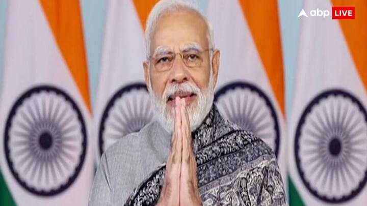 प्रधानमंत्री नरेंद्र मोदी ने एक्स पर एक पोस्ट शेयर करते हुए लिखा 'आज विजय दिवस पर हम उन बहादुर सैनिकों के साहस और बलिदान का सम्मान करते हैं जिन्होंने 1971 में भारत की ऐतिहासिक जीत में योगदान दिया. उनके निस्वार्थ समर्पण और अटूट संकल्प ने हमारे देश की रक्षा की और हमें गौरव दिलाया.' उन्होंने आगे कहा 