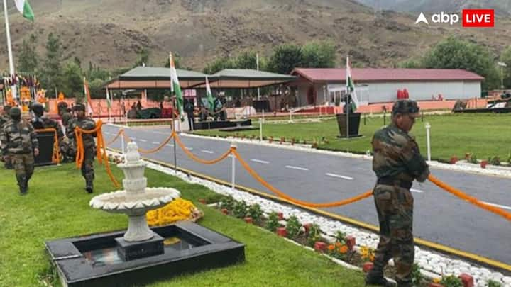 Kargil Vijay Diwas: आज पूरा देश 1971 की ऐतिहासिक जीत को विजय दिवस के रूप में मना रहा है. प्रधानमंत्री नरेंद्र मोदी और अन्य नेताओं ने युद्ध में शामिल जवानों को श्रद्धांजलि अर्पित की है.