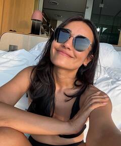 Surbhi Jyoti Bikini Pics: शादी के बाद संस्कारी बहू से बिकिनी बेब बनीं सुरभि ज्योति, पूल में यूं दिए दिलकश पोज