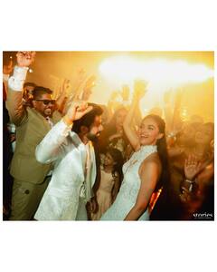 Keerthy Suresh : లిప్​లాక్​తో పెళ్లి జీవితాన్ని ప్రారంభించిన కీర్తి సురేశ్.. ఆంటోనితో కలిసి ఆడుతూ పాడుతూ రెండోసారి పెళ్లి చేసుకున్న భామ