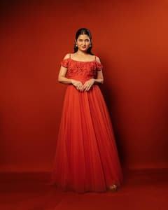 Prajkata Mali: काळ्या डिझायनर लेहेंग्यात प्राजक्ता दिसतेय खूपच खास; पाहा फोटो!