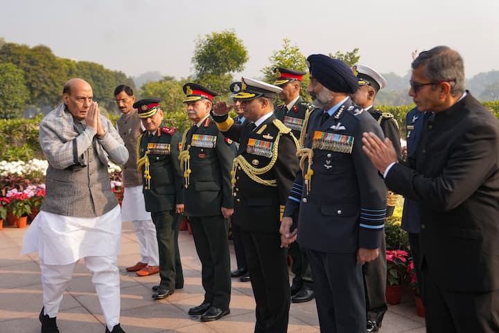 While paying homage at the National War Memorial on the occasion of the Vijay Diwas, Chief of Defence Staff (CDS) Gen Anil Chauhan, Chief of Army Staff Gen. Manoj Pande, Navy Chief Admiral Dinesh K Tripathi and IAF Chief Air Chief Marshal AP Singh are also seen. (Source: PTI)