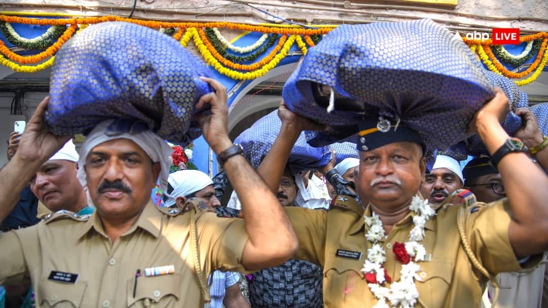 Mahim Dargah Urs Mumbai police presented first chadar at Hazrat Makhdoom Ali Mahimi Dargah माहिम दरगाह उर्स की शुरुआत, मुंबई पुलिस ने जारी रखी परंपरा, चढ़ाई पहली चादर