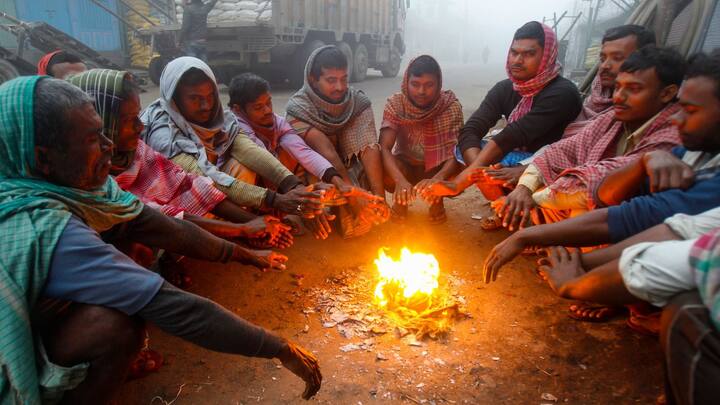 মঙ্গলবার থেকে বৃহস্পতিবার প্রবল বৃষ্টির সম্ভাবনা তামিলনাডুতে। ভারী বৃষ্টি কেরল এবং মাহেতে। ঘন কুয়াশা দাপট রাজধানী দিল্লিতে । এছাড়াও পাঞ্জাব, হরিয়ানা, চন্ডিগড়, উত্তরপ্রদেশে। দিনে সকালের দিকে ও রাতে কুয়াশার দাপট বেশি থাকবে। ওড়িশা আসাম, মেঘালয়, নাগাল্যান্ড, মনিপুর, মিজোরাম এবং ত্রিপুরাতে।