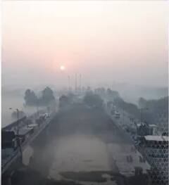 चारों ओर कोहरा ही कोहरा,कड़ाके की ठंड में भी शंभू बॉर्डर पर डटे पड़े किसान | ABP NEWS SHORTS