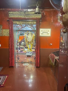 યુદ્ધમાં પાકિસ્તાન દ્વારા ફેંકાયેલા હજારો બોમ્બ આ મંદિર સામે નિષ્ફળ ગયા હતા, દુશ્મન પણ માતાજીના ચમત્કાર સામે ઝૂકી ગયો હતો
