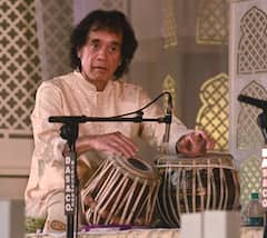 शानदार तबला वादक ही नहीं कमाल के एक्टर भी थे जाकिर हुसैन, शशि कपूर की फिल्म से किया था डेब्यू