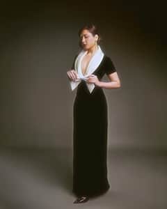 Raashi Khanna : Bow లుక్​లో వావ్ అనిపిస్తున్న రాశి ఖన్నా.. గ్లామర్​తో చంపేస్తోందిగా