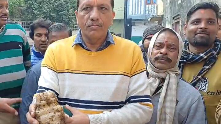 प्रशासन ने कहा कि भक्तों ने मंदिर में जाना शुरू कर दिया है और इसकी चौबीसों घंटे सुरक्षा की जा रही है. पेंसिया ने कहा था, 'यह कार्तिक महादेव का मंदिर है. यहां एक कुआं मिला है. यह अमृत कूप है. यहां सुरक्षा गार्ड स्थायी रूप से तैनात किए गए हैं और सीसीटीवी कैमरे भी लगाए गए हैं. मंदिर में पूजा भी शुरू हो गई है. यहां अतिक्रमण है, जिसे हटाया जा रहा है.'