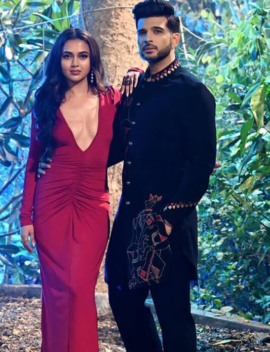 तेजस्वी प्रकाश और करण कुंद्रा टीवी के मोस्ट पॉपुलर कपल हैं. इस जोड़ी को फैंस बेहद प्यार करते हैं. करण और तेजस्वी कई साल से रिलेशनशिप में हैं फैंस इनकी शादी का भी बेसब्री से इंतजार कर रेह हैं. हालांकि दोनों ने अभी तक अपनी शादी के प्लान को लेकर कुछ भी बात नहीं की है.