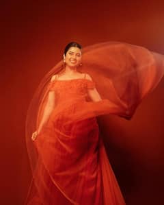 Prajkata Mali: काळ्या डिझायनर लेहेंग्यात प्राजक्ता दिसतेय खूपच खास; पाहा फोटो!