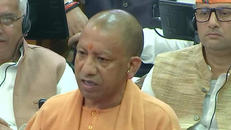 up assembly winter session battle between local and foreign Muslims for supremacy in Sambhal says CM Yogi संभल में देसी और विदेशी मुसलमानों के वर्चस्व की लड़ाई चल रही- विधानसभा में सीएम योगी का बड़ा दावा