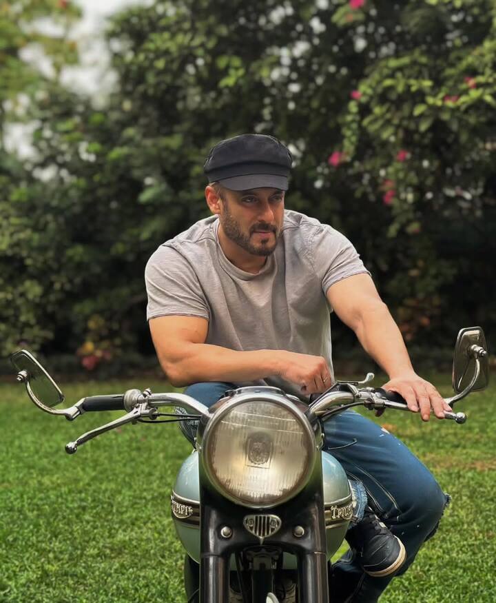 वर्कफ्रंट की बात करें तो सलमान खान आखिरी बार कैटरीना कैफ के साथ फिल्म ‘टाइगर 3’ में नजर आए थे.