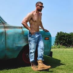 मुंबई में करोड़ों का बंगला...कई महंगी कारें, बेहद लग्जरी लाइफ जीते हैं जॉन अब्राहम, नेटवर्थ जान रह जाएंगे दंग