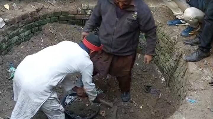 उनके अनुसार देवी पार्वती की भी एक मूर्ति मिली है. सतेंद्र कुमार सिंह ने कहा था कि पार्वती की मूर्ति कुएं में 15-20 फुट की गहराई पर मिली. यह मंदिर खग्गू सराय इलाके में स्थित है, जो शाही जामा मस्जिद से सिर्फ एक किलोमीटर दूर है. इस मस्जिद में 24 नवंबर को अदालत के आदेश पर किए गए सर्वे के दौरान विरोध प्रदर्शन होने पर हिंसा हुई थी.